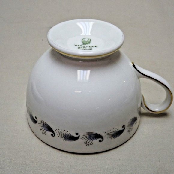 Wedgwood Bone China England Set of 2 Stardust Footed Tea Cups and Saucers. R4292 - Picture 13 of 16